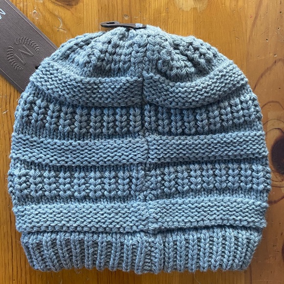 NWT Modena Grey Beanie - Picture 5 of 8